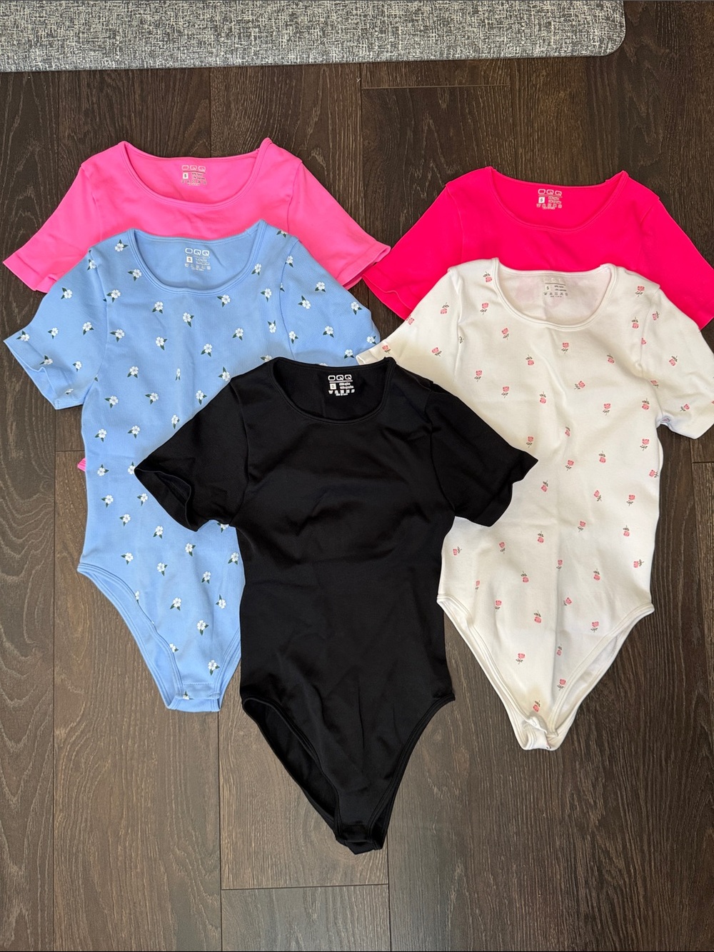 OQQ Short Sleeve One-Piece Bodysuit - set of 5